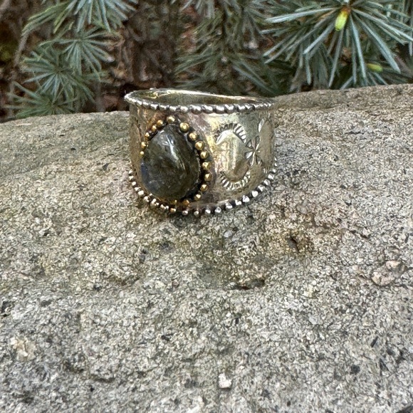 Sundance Labradorite ring - Picture 3 of 3